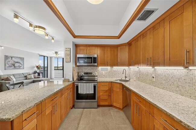 Building Photo - 7100 Sunshine Skyway Ln S