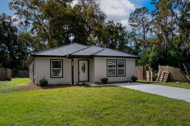Building Photo - Spacious 4BR/2BA Home in Gainesville’s Heart