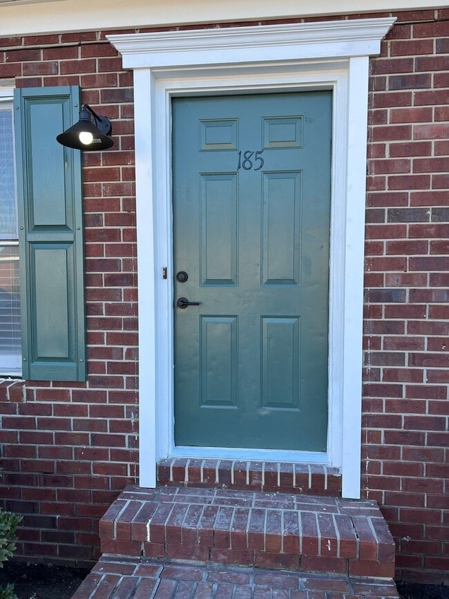 Building Photo - 185 Lanier Dr