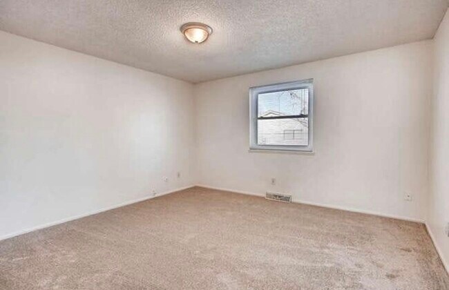 Building Photo - 10418 Jellison Way