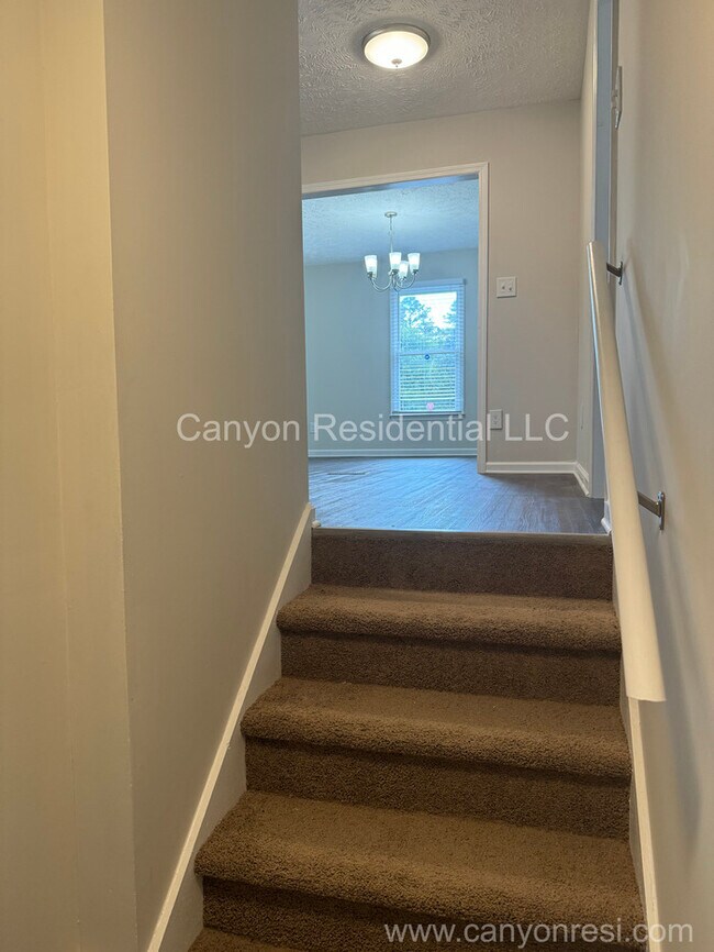 Building Photo - 6615 Burgenfield Dr