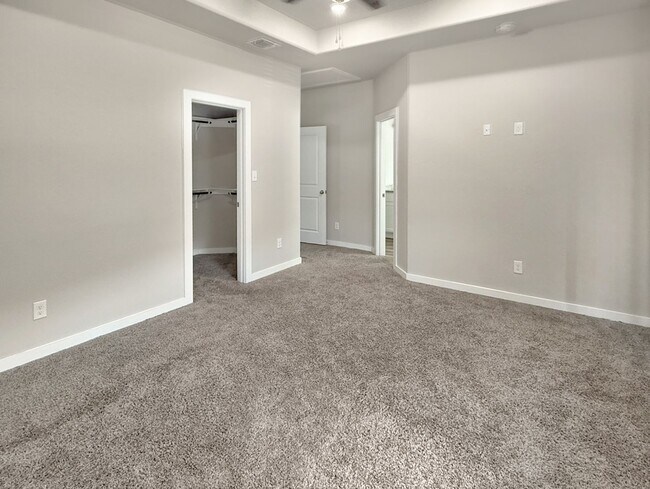 Building Photo - Modern 3-Story Townhome Near The Rim & La ...