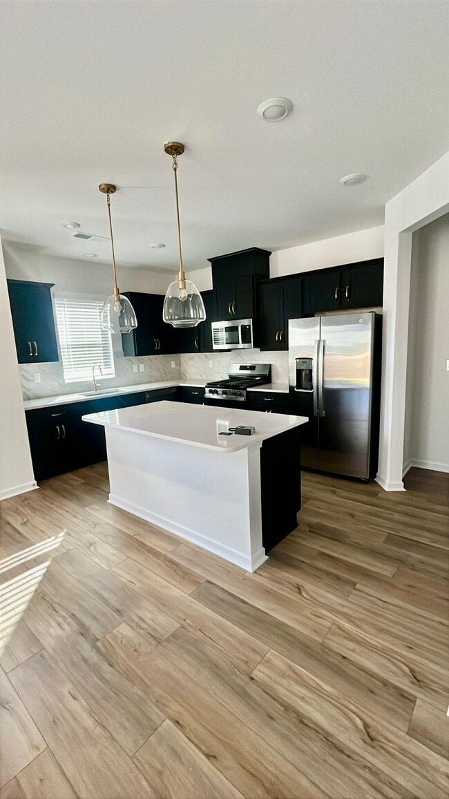 Building Photo - 761 Kitfox Dr NW