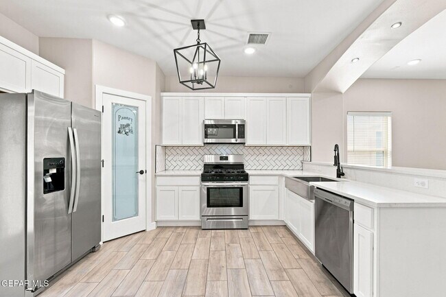 Building Photo - 14929 Tierra Fortaleza Ave