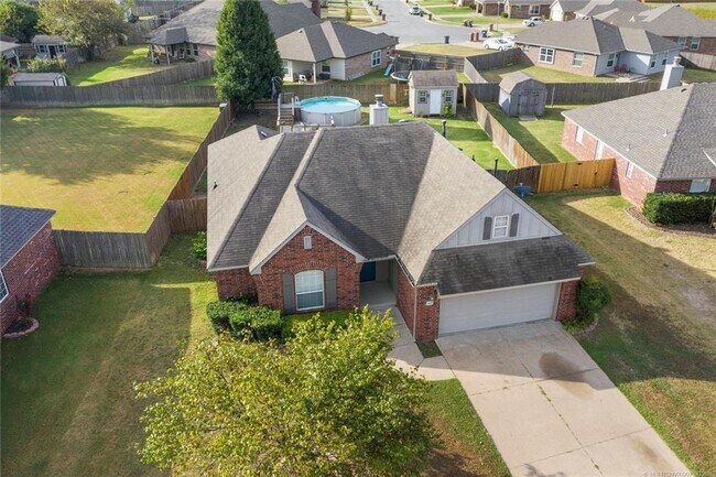 Building Photo - Glenpool Beauty!  3 Bedroom, 2 Bath Home