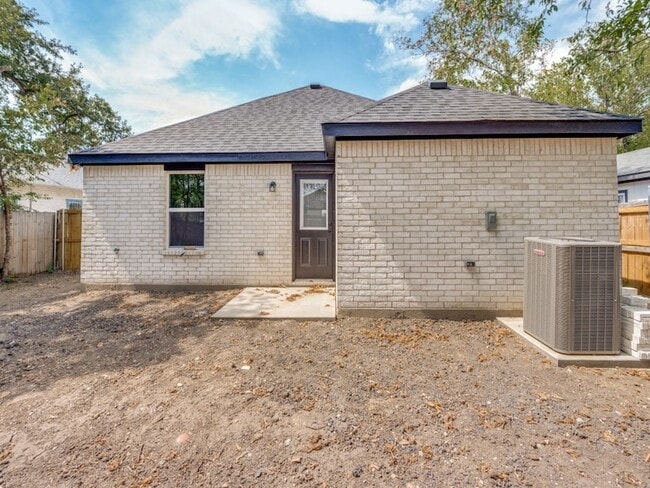 Building Photo - 4220 Hamilton Ave