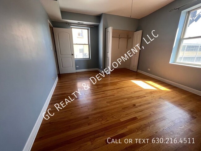 Building Photo - 1671 W Farwell Ave