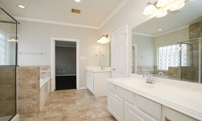 Building Photo - 1515 Olive Park