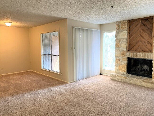 Building Photo - FIRST-FLOOR 2-BEDROOM AT WOODMONT TOWNHOMES