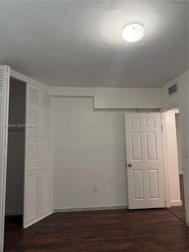 Building Photo - 1667 NE Miami Gardens Dr