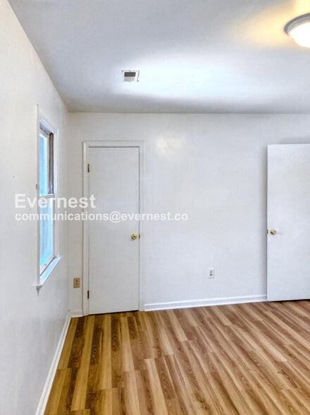 Building Photo - 532D Neck-O-Land Rd