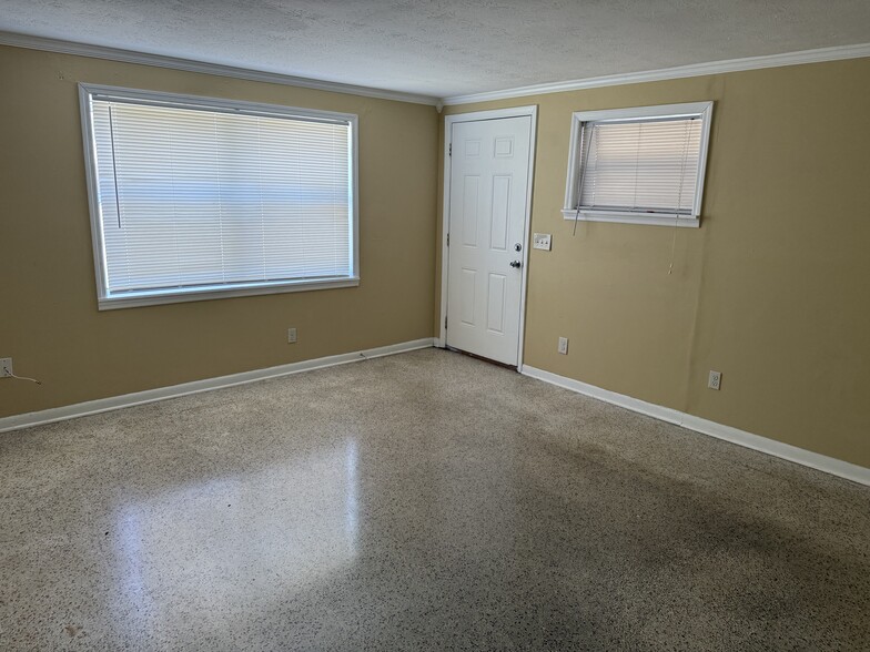 Building Photo - 6067 Longchamp Dr