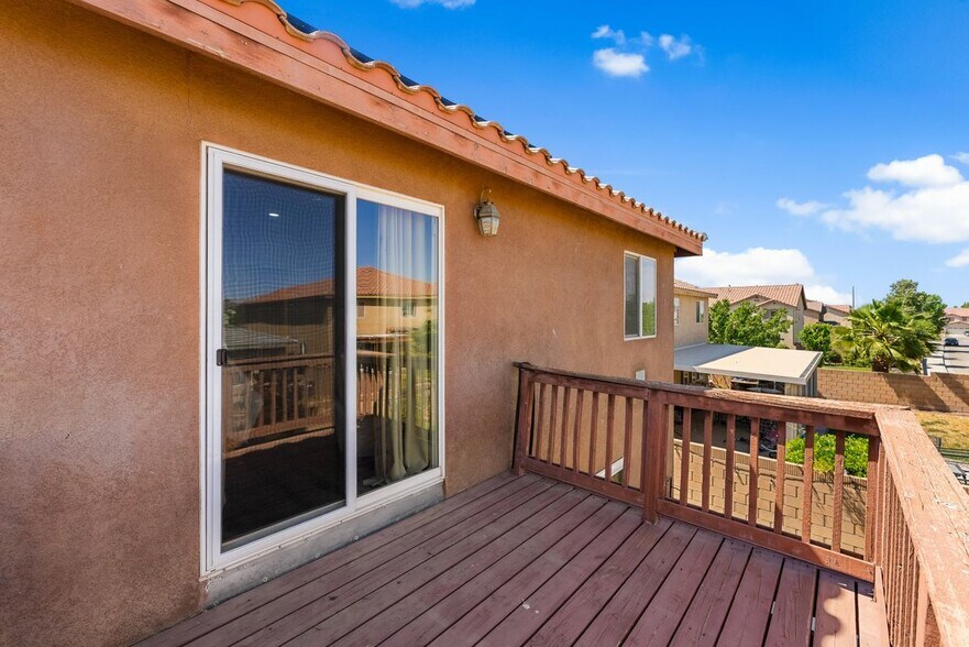 Building Photo - 44256 Dahlia St
