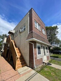 Building Photo - 554 W Broad St