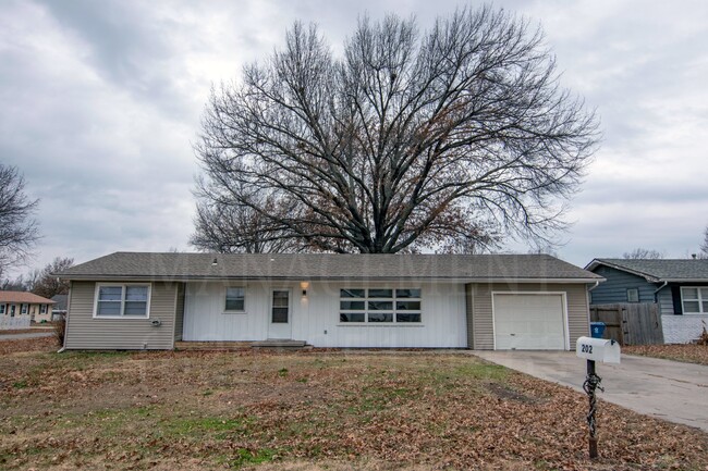 Building Photo - 3 Bedroom home by CES.