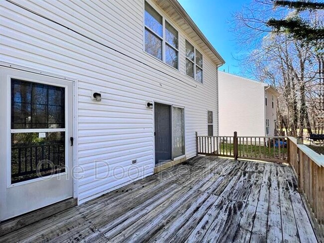 Building Photo - 120 Low Ridge Rd