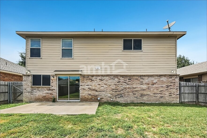 Building Photo - 2014 Kingsbridge Dr