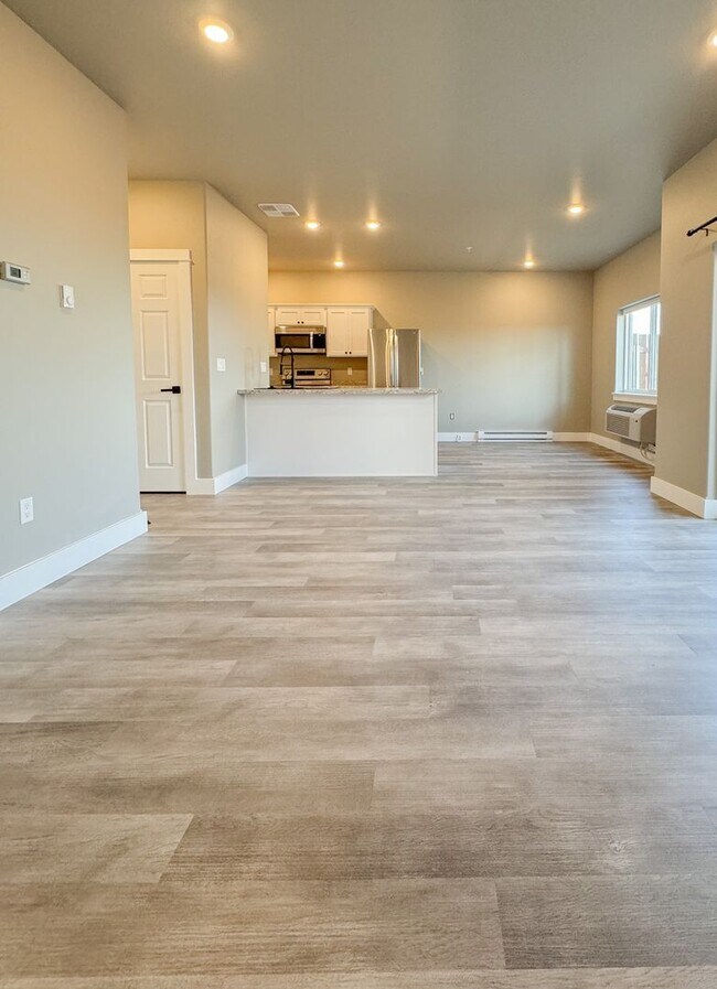 Building Photo - Pet Friendly 2 bed/ 2 bath unit at Soldier...
