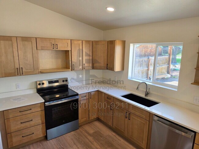 Building Photo - 425 Orchard Ave