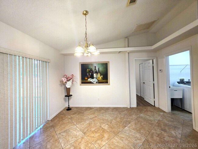 Building Photo - 6707 Coquina Ave