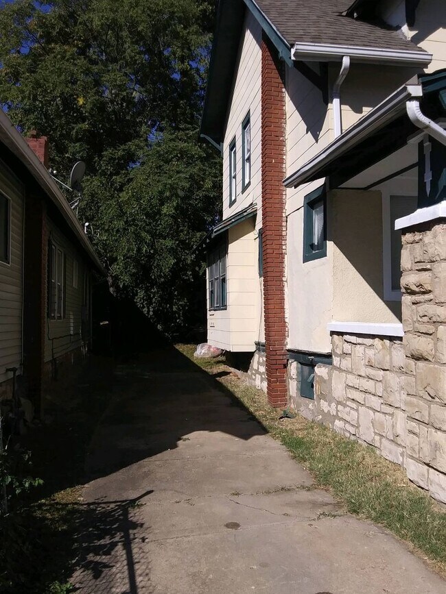 Building Photo - 3820 Indiana Ave
