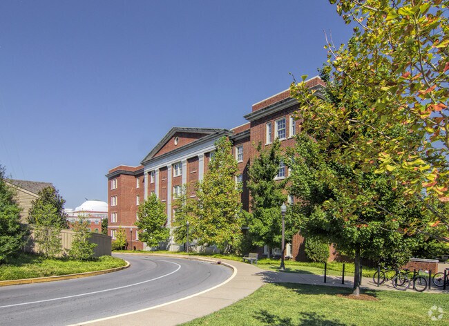 Building Photo - Sutherland House