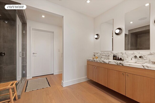 Building Photo - 52 Laight St