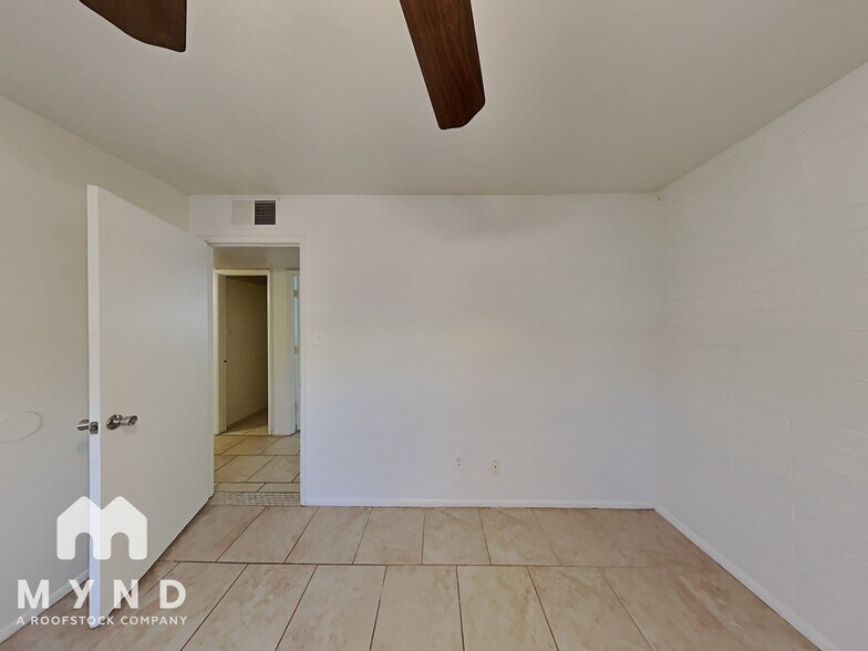 Building Photo - 5619 N 61st Cir