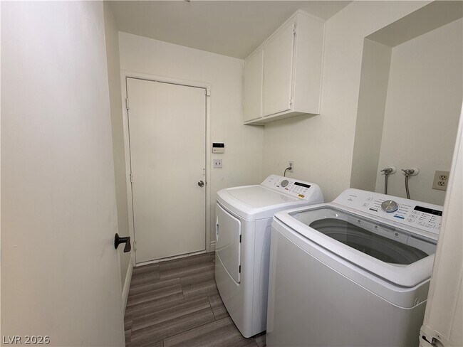 Building Photo - 4308 Apex Dr