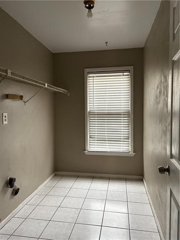 Building Photo - 1562 Linksview Close