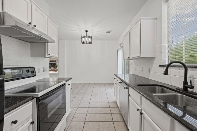 Building Photo - 4501 Whispering Valley Dr