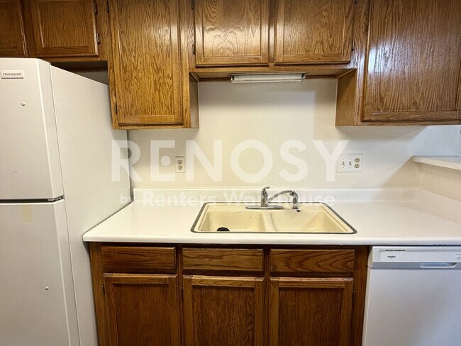 Building Photo - 3 Bed 2 Bath Condo | Aurora, CO | AVAILABLE NOW
