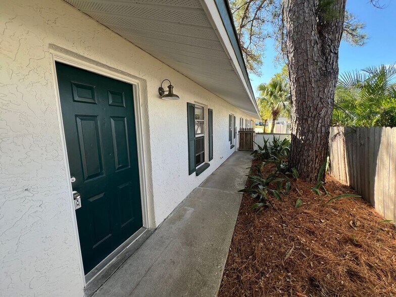 Building Photo - 2773 Cypress Dr