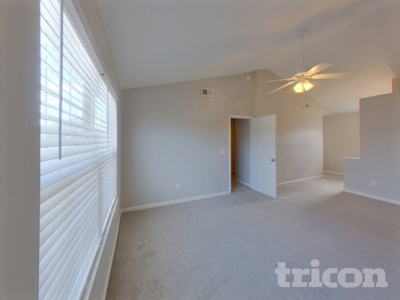 Building Photo - 142 Quiet Grove Dr