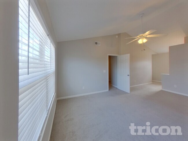 Building Photo - 142 Quiet Grove Dr