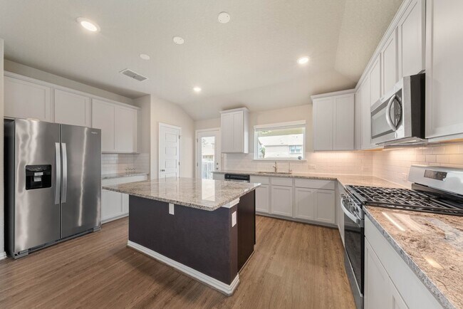 Building Photo - Stylish 3-Bed Home with Pool Access, Island Kitchen & Fenced Yard in New Braunfels