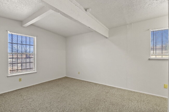 Building Photo - 5440 Viceroy Dr