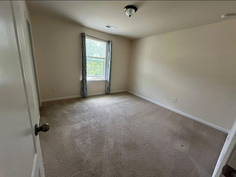 Building Photo - 10516 Ebbets Rd