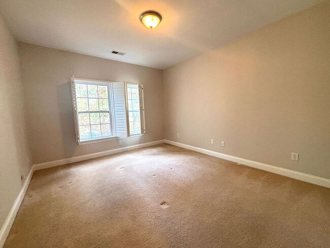 Building Photo - Available 1/15. Beautiful Remodeled 5 BR/4 BA Home in Park West!