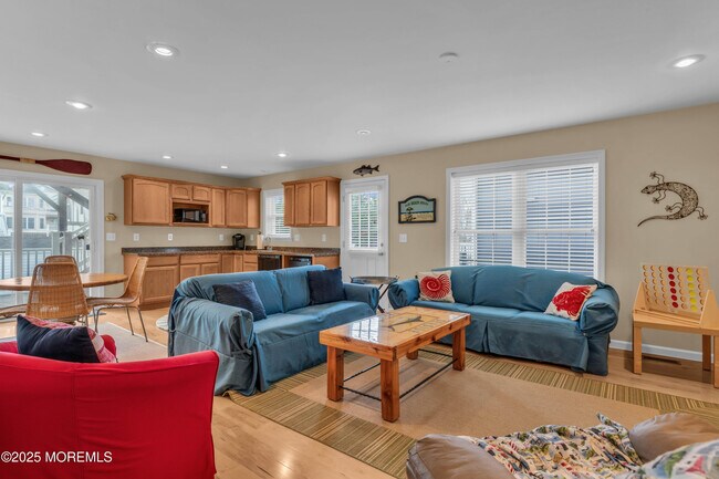 Building Photo - 111 7th Ave