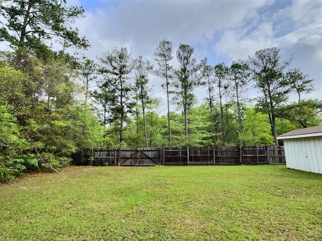 Building Photo - 3-bedroom 2-bathroom home in Vancleave, MS!