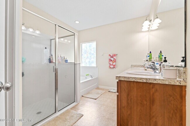 Building Photo - 300 Auburn Oaks Rd E