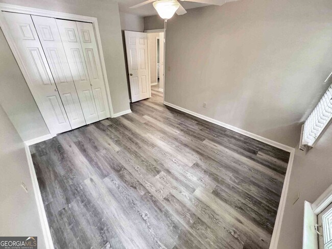 Building Photo - 4051 Coyte Dr