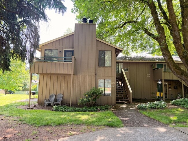 Building Photo - Lake Oswego 2 Bedroom Condo with $500 Move-In Incentive – Utilities Included!