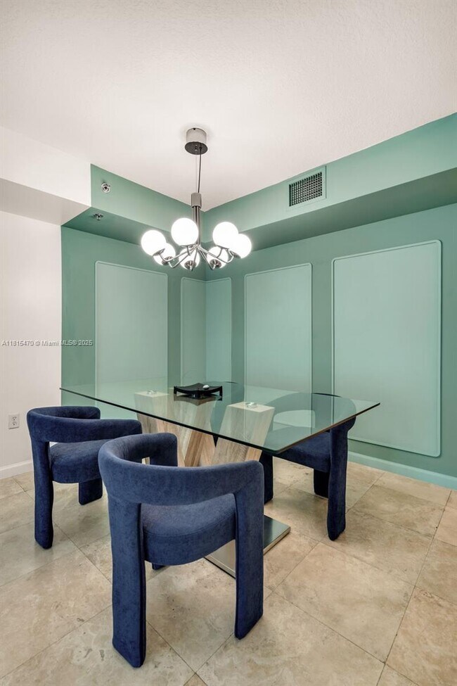 Building Photo - 1200 Brickell Bay Dr