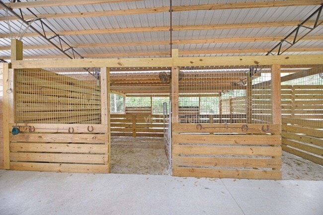 Building Photo - 18080 Sycamore Dr W