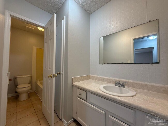 Building Photo - 3410 Green Briar Ct