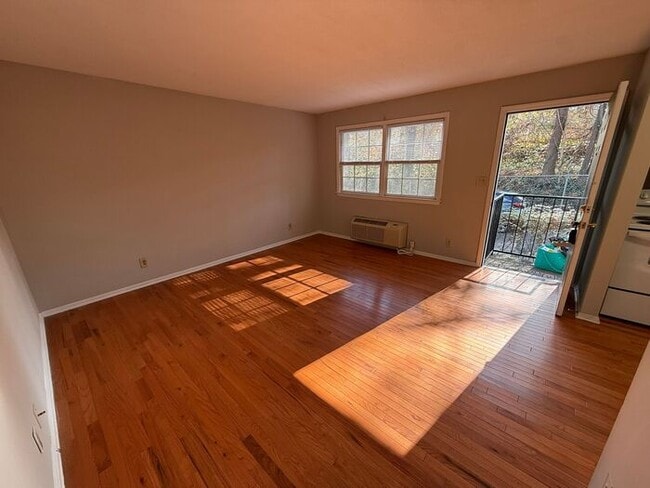 Building Photo - Duke View Apartments