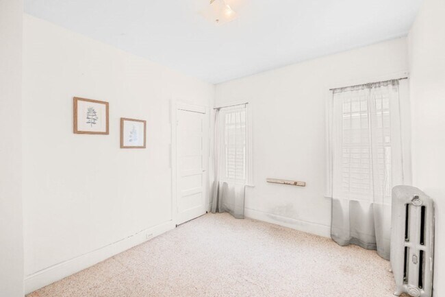 Building Photo - 114 Cedar St