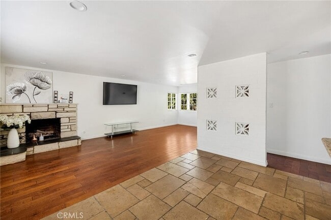 Building Photo - 7044 White Oak Ave